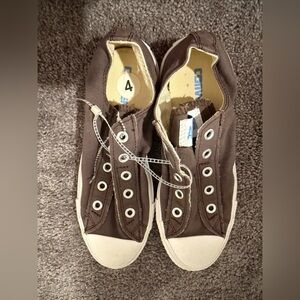 Converse Chuck Taylor All Star BRAND NEW Men's
Size 4 Women's size 6